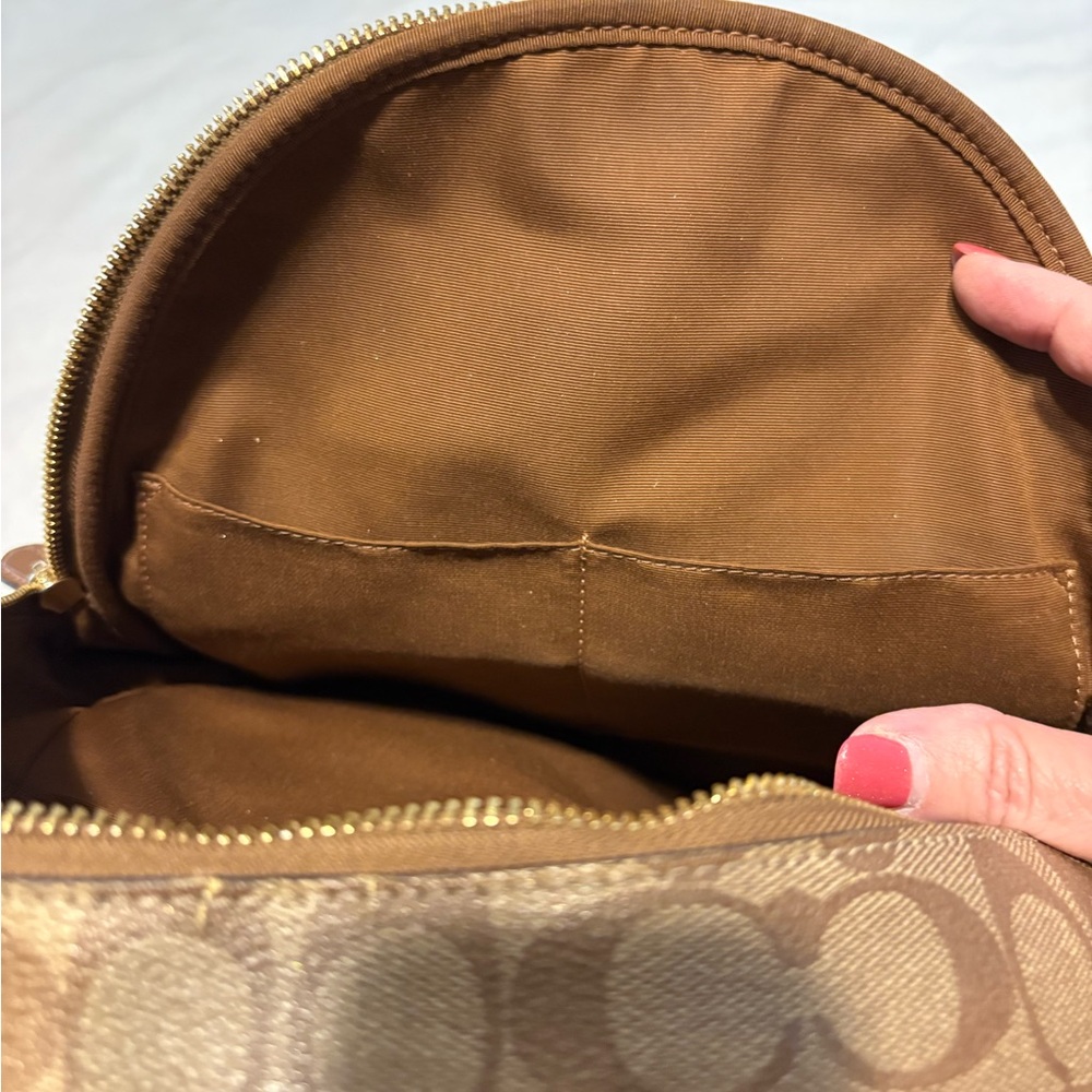 Coach Court Backpack In Signature Canvas - Picture 10 of 16